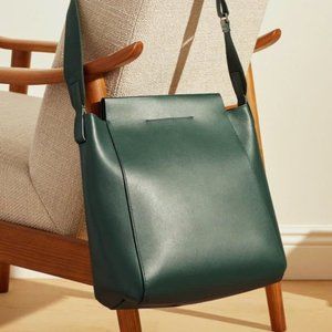 Everlane The Form Bag in Dark Green